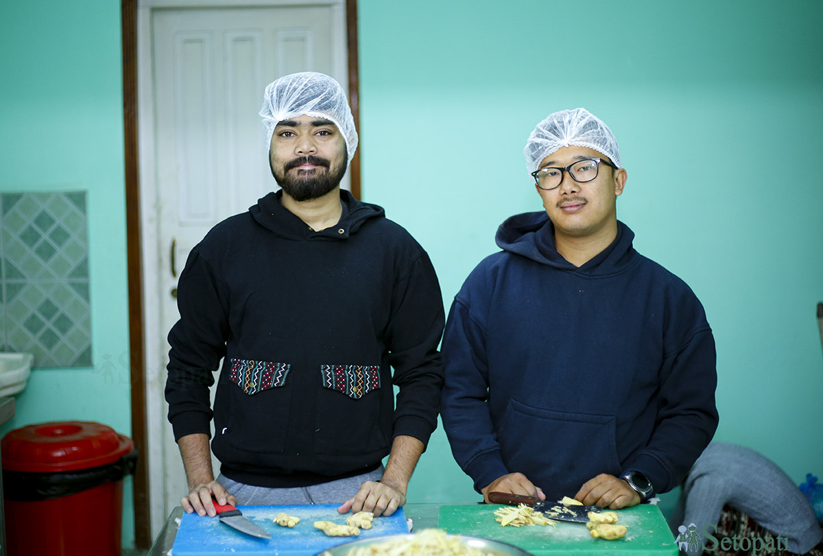 आदित्य रौनियार र सक्रिय लामा। तस्बिरः नवीनबाबु गुरूङ/सेतोपाटी